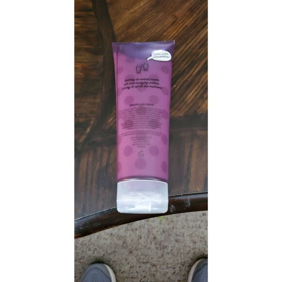 NEW VICTORIA'S SECRET PINK BEACH FLOWER LOTION - Picture 2 of 3